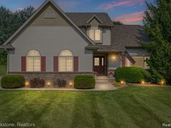 5280 Brantford Ct, Grand Blanc, MI 48439