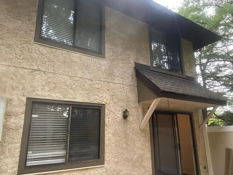 138 Hampshire Dr — Photo 42
