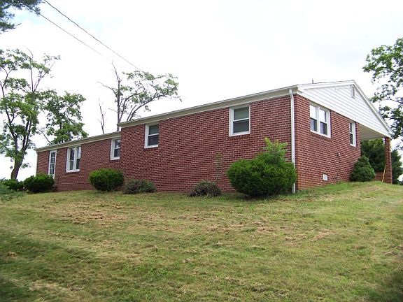3rd image of 150 Idlewood Ln