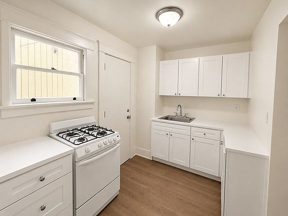 4th image of 3343 India St #3341.5