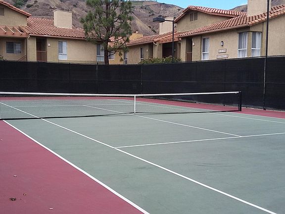 Tennis court a short walk