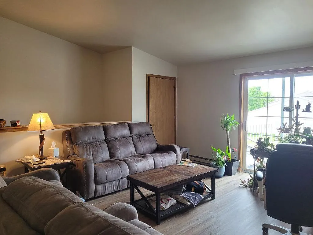 451 Linden Dr — Photo 3