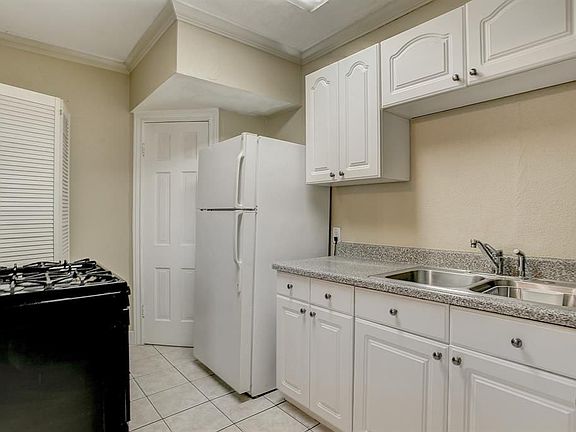 2nd image of 1935 Richmond Ave #2
