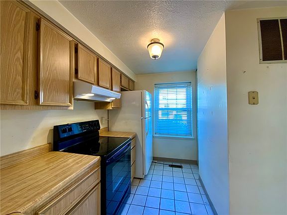 3rd image of 7005 Lafayette Sq