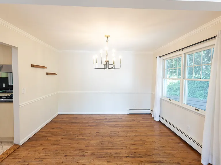 19 Maurice Ln — Photo 4