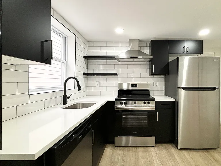 165 W Main St #1 — Photo 2