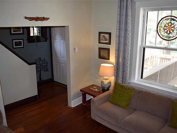 3rd image of 4946 Seibert Ave
