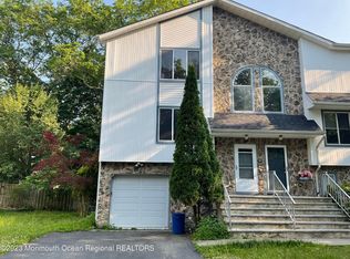 39 Lone Star Ln, Manalapan, NJ