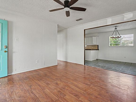 3rd image of 118 Temple Ave