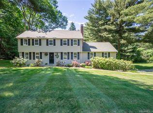 7 Arrowhead Dr, West Simsbury, CT 06092