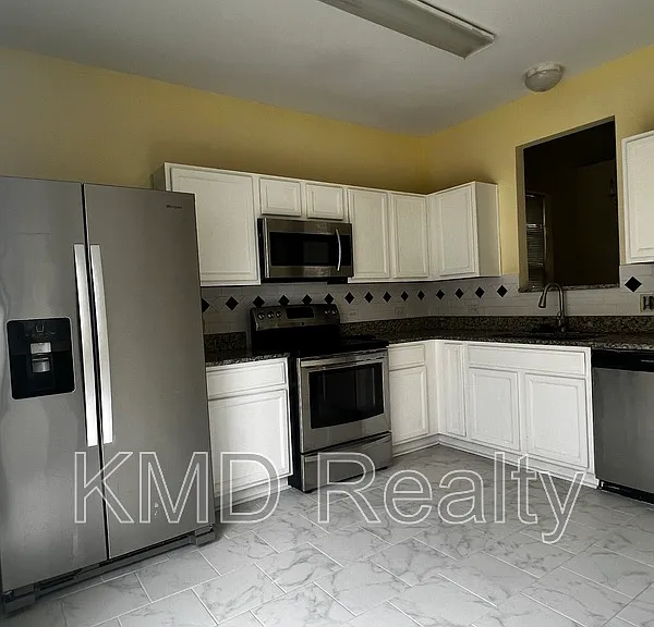 9247 Cranfield Ln — Photo 3