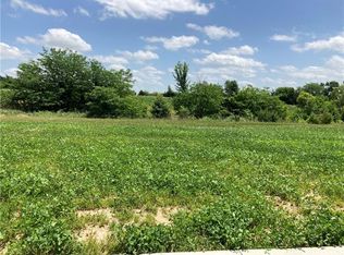 4717 Woodland Shores Dr, Saint Joseph, MO 64505