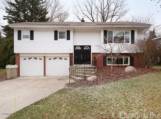 2224 Woodlawn Ave SE, Grand Rapids, MI