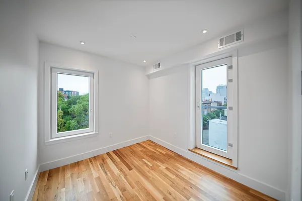 Rented by TwoRealEstate LLC | media 20