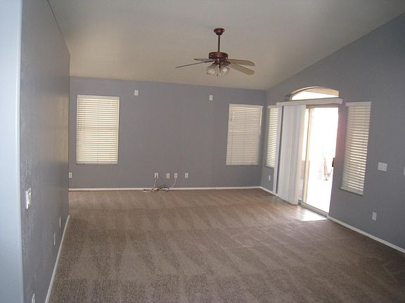 5th image of 905 E Blackhawk Dr