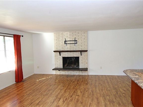 3rd image of 7468 Teepee Cir NE