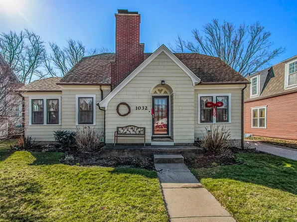1032 Phoenix St, South Haven, MI 49090