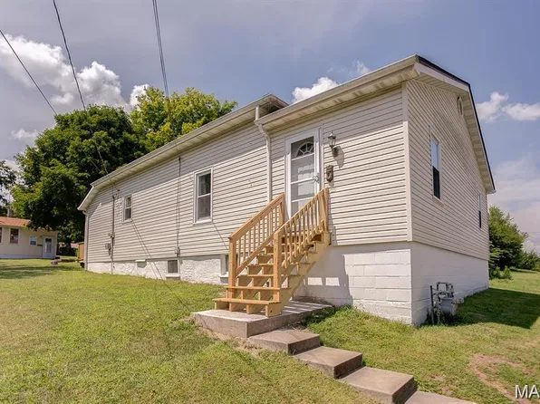 126 S Meridian Rd, Glen Carbon, IL 62034