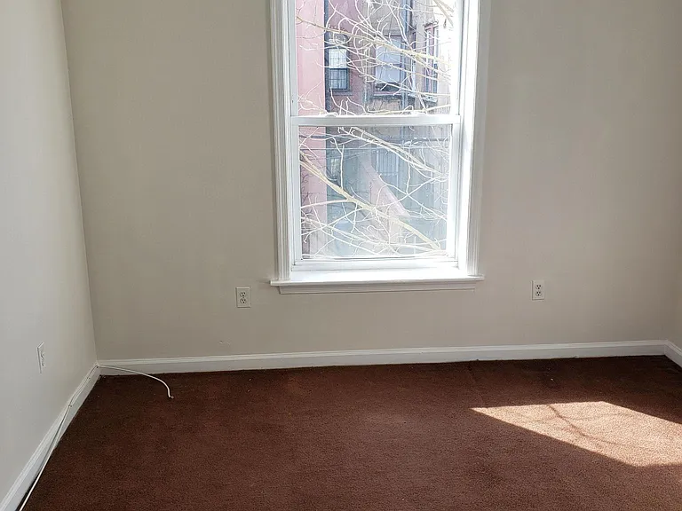 2016 Saint Albans St — Photo 10