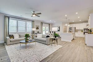 4th image of 306 Macon Lake Dr #105