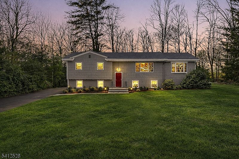 1st image of 52 Valleyview Rd