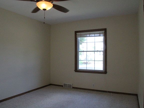 Mani floor bedroom