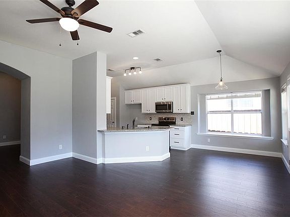 4th image of 2818 Arabian Ln