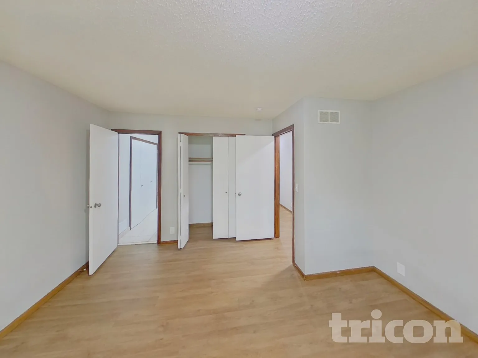 1235 Wilderness Parks Circle Eagan MN — Photo 4