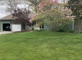 41 Aberdeen Rd, Smithtown, NY 11787