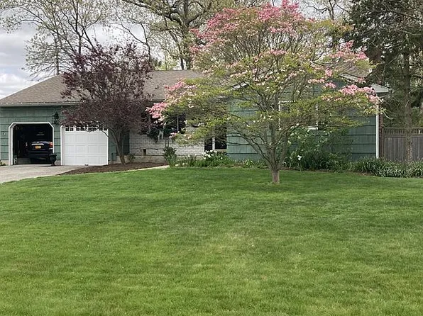 41 Aberdeen Rd, Smithtown, NY 11787