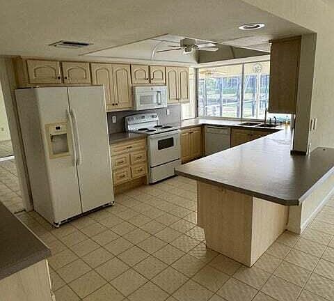 2nd image of 961 Scott Dr