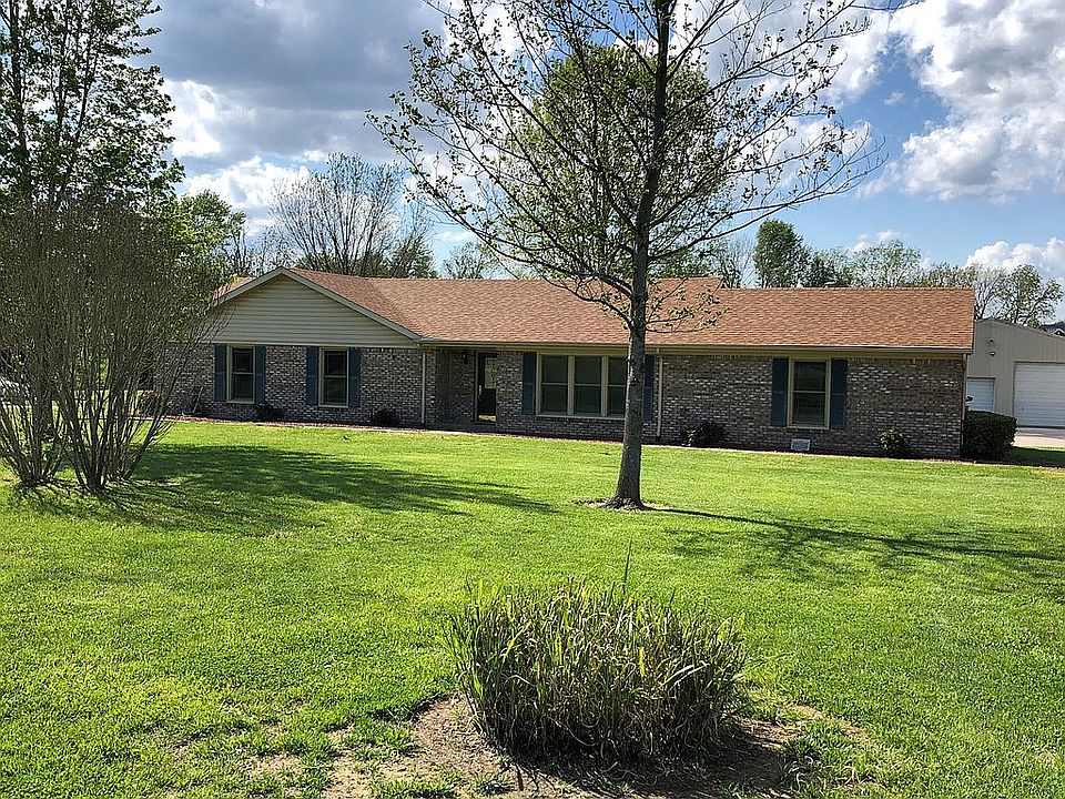 Beautiful yard of ranch home