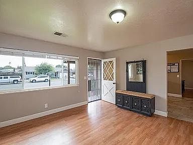 4th image of 652 Cloverland Way