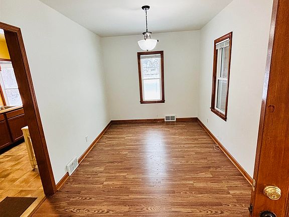 5th image of 423 Atwood Ave