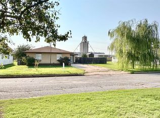 407 N 6th Ave, Fairview, OK 73737