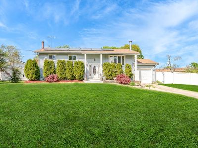 47 Briarwood Road, Wheatley Heights, NY, 11798