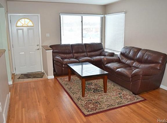 2nd image of 11840 Meteor Dr