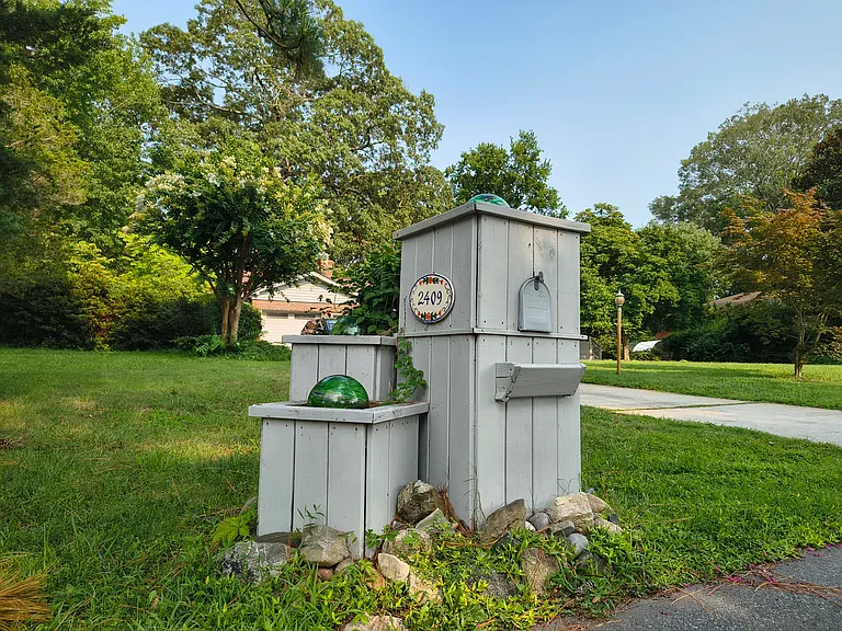 2409 Millwood Rd — Photo 2