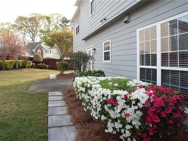 3359 Shallowford Green Dr — Photo 17