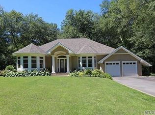 15 Woodmere Dr, Northport, NY 11768