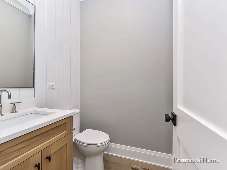 2135 N Lakewood Ave #1 — Photo 16
