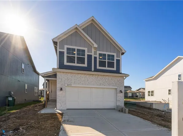 8725 SW Edgewater Dr, Lees Summit, MO 64064