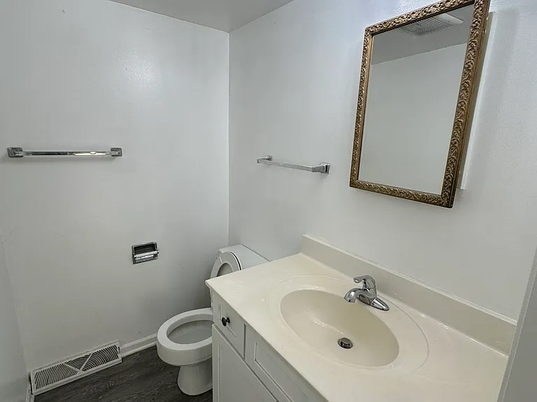 1529 Sheffield Ave #1529 — Photo 18