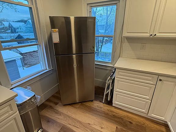 3rd image of 467 Benton St #2
