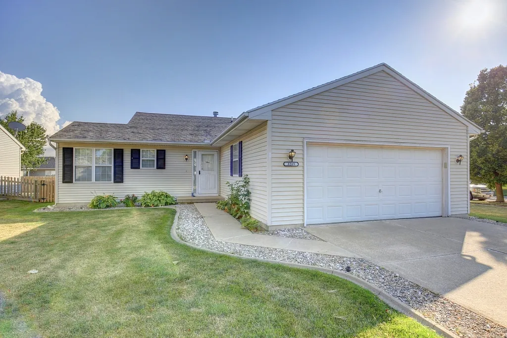 3209 Sharon Dr photo 1