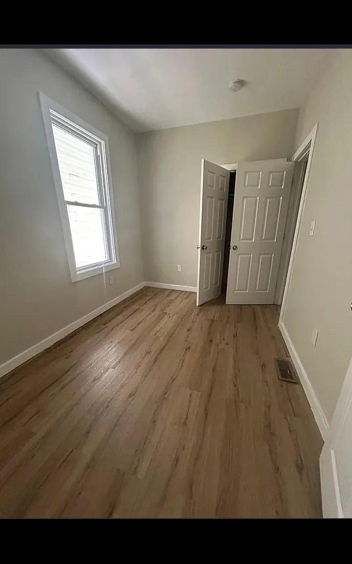 3 bed, $2,100 — Photo 4