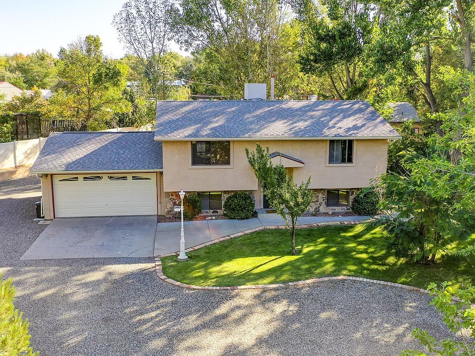 1st image of 690 Cloverdale Dr