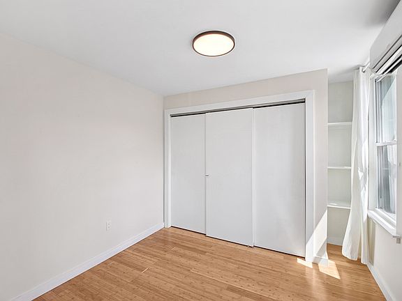 4th image of 46-18 Vernon Blvd #2