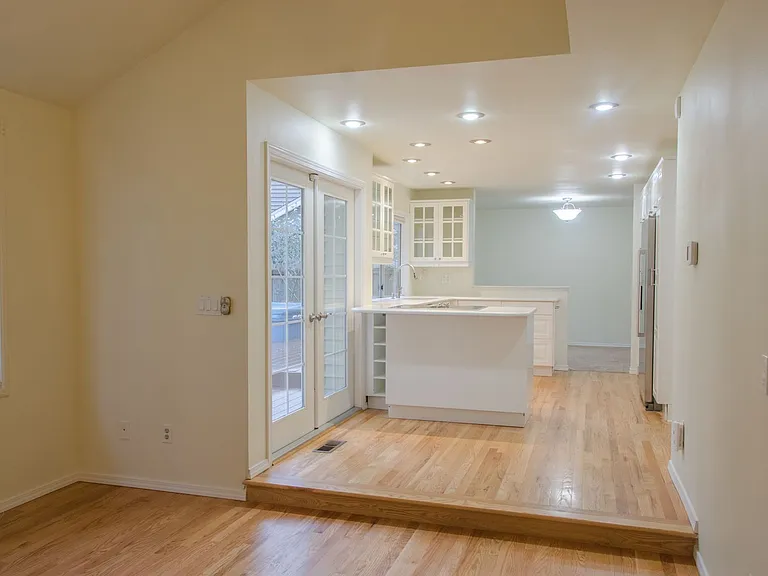 23954 SE 42nd Pl — Photo 13