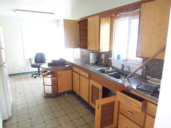 3rd image of 150 W 19th St
